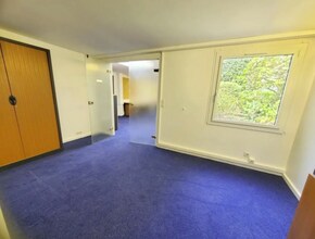 Office in Versailles for lease Interior Photo- Image 2 of 6