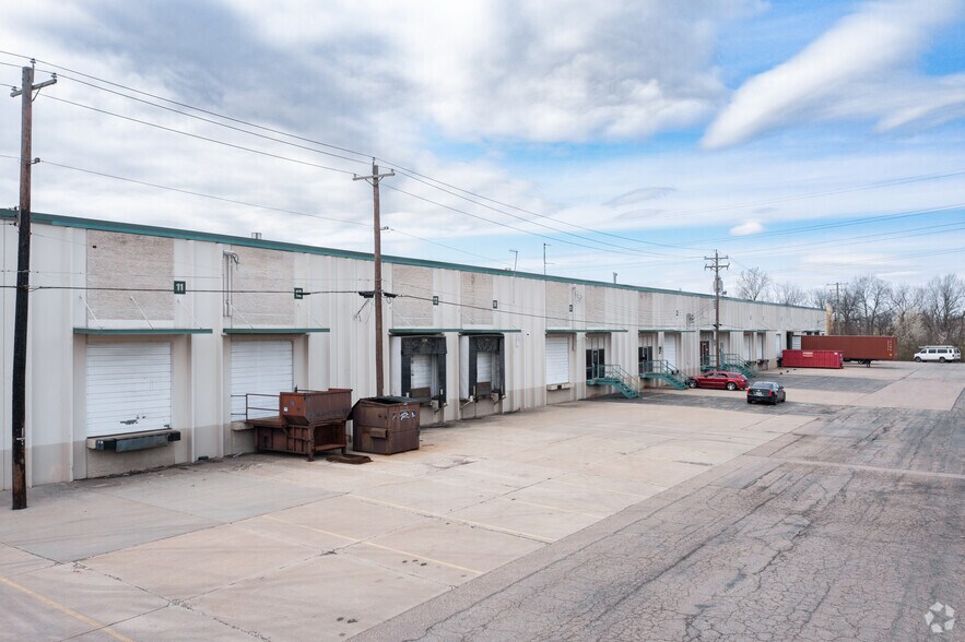 226-236 Circle Freeway Dr, West Chester, OH à louer - Photo du bâtiment - Image 3 de 4