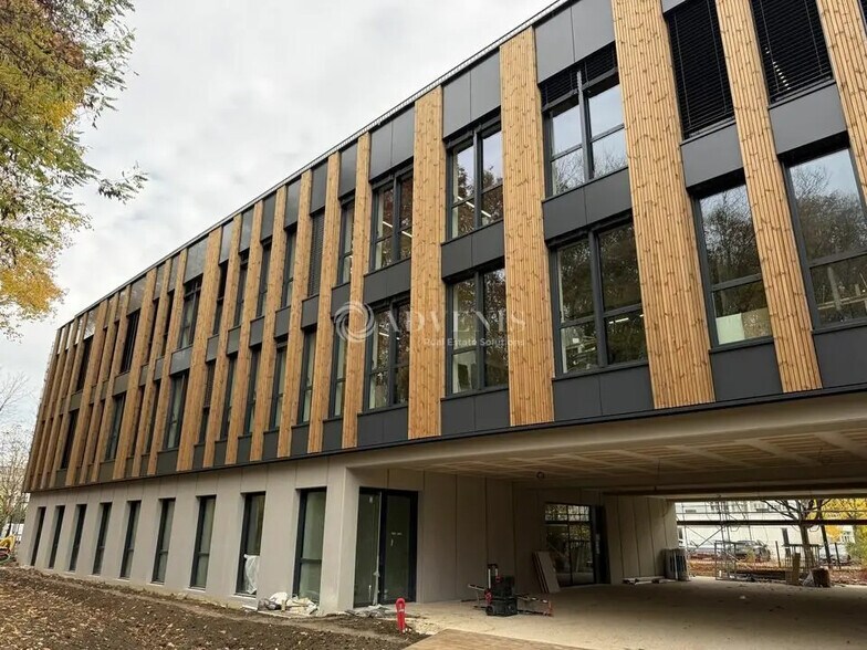 Bureau dans Champs-sur-Marne à louer - Photo du bâtiment - Image 3 de 5