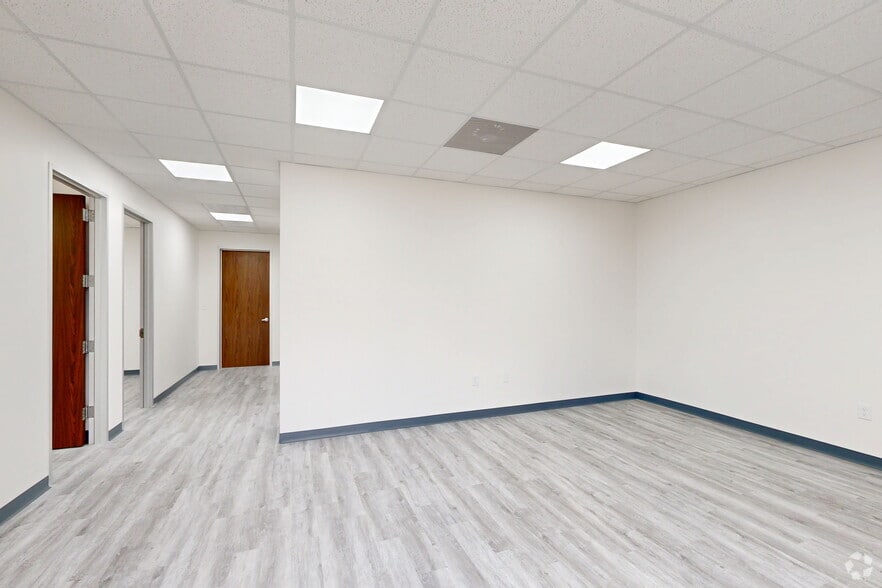 Jarvis Business Park portfolio of 4 properties for sale on LoopNet.ca - Matterport 3D Scan - Image 3 of 23