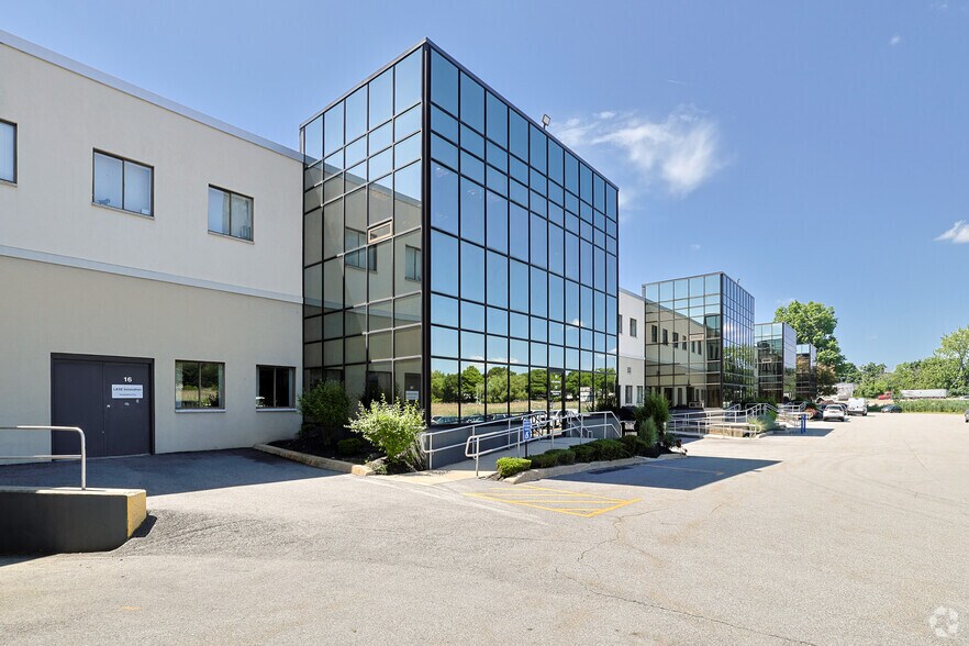 2-100 Tower Office Park, Woburn, MA à louer - Photo du bâtiment - Image 2 de 10
