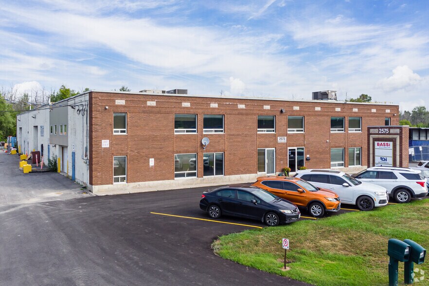 2575-2591 Del Zotto Ave, Ottawa, ON à louer - Photo du bâtiment - Image 2 de 5