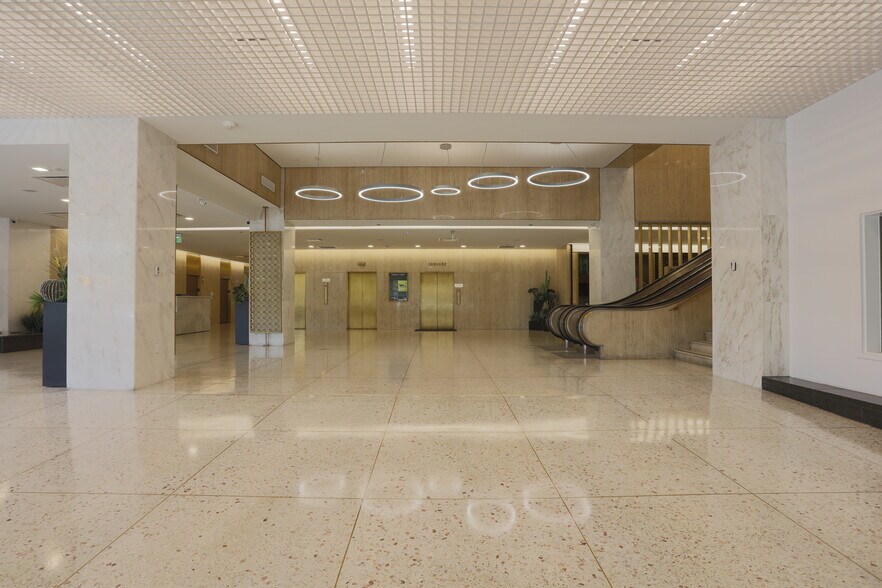 201 E Main Dr, El Paso, TX à louer - Photo intérieure - Image 2 de 18