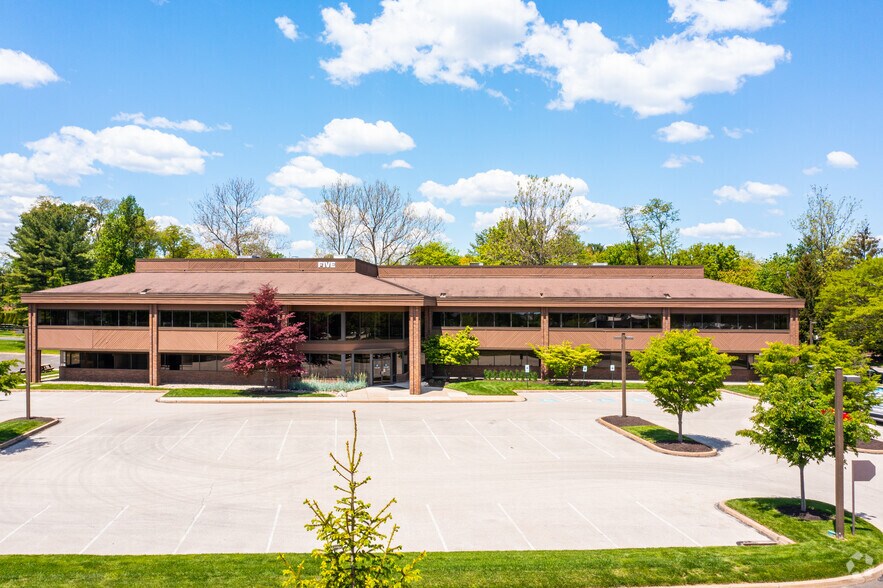 300 Welsh Rd, Horsham Township, PA à vendre - Photo du bâtiment - Image 2 de 23