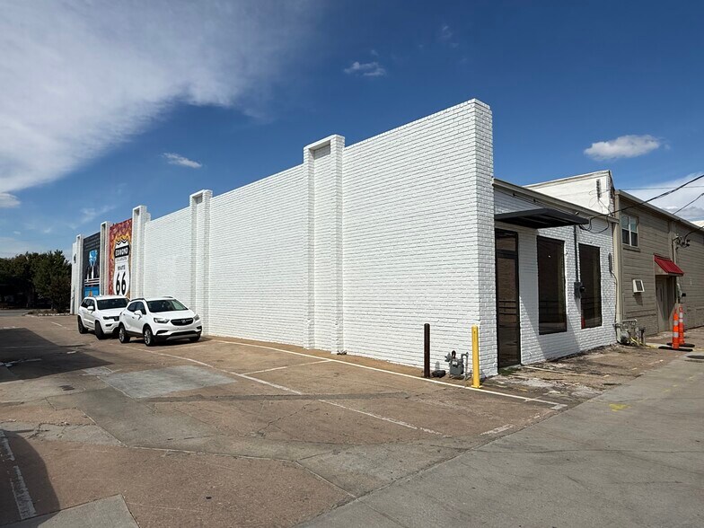 116 S Broadway, Edmond, OK à louer - Photo du bâtiment - Image 2 de 18