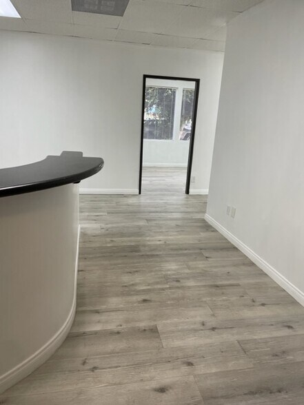 18652 Florida St, Huntington Beach, CA à louer - Photo du bâtiment - Image 3 de 18