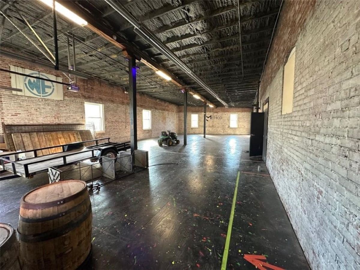 1302 Frederick Ave, Saint Joseph, MO for sale Interior Photo- Image 1 of 17