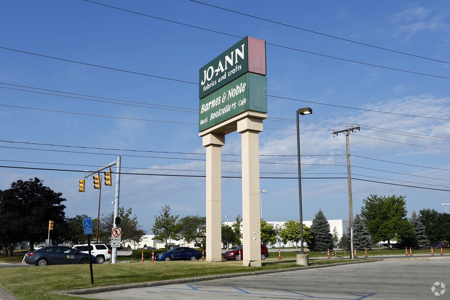 4948 Monroe St, Toledo, OH à louer - Photo du bâtiment - Image 3 de 6