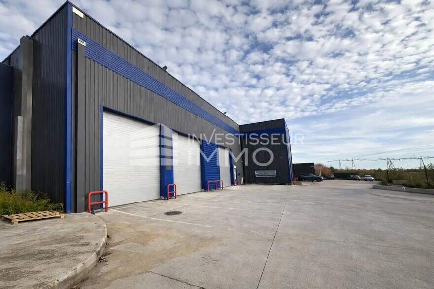 Office in Le Thillay for lease - Building Photo - Image 2 of 6