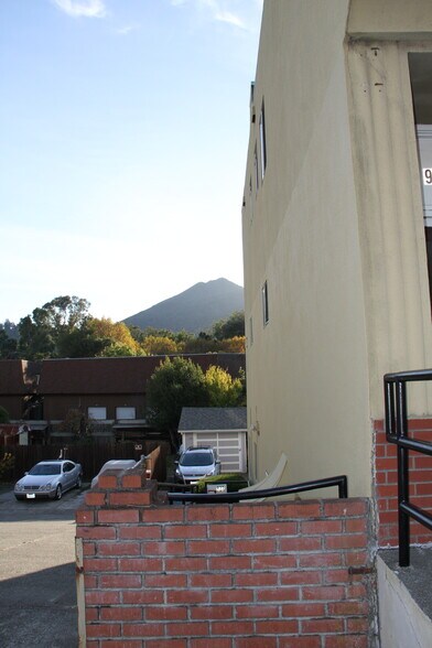 935 Sir Francis Drake Blvd, Greenbrae, CA à louer - Photo du bâtiment - Image 2 de 6