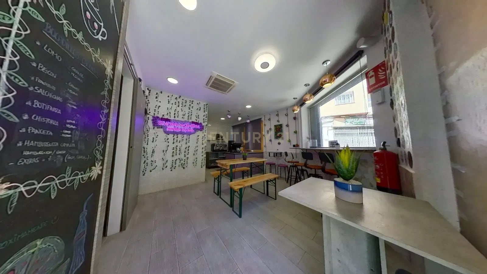 Retail in Malgrat de Mar, Barcelona for lease Interior Photo- Image 1 of 23