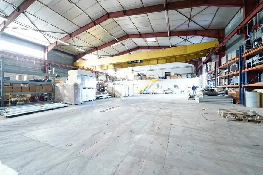 Flex in Messimy for lease - Interior Photo - Image 1 of 11