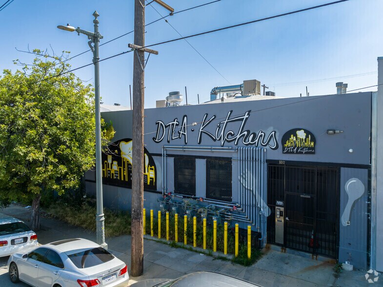 3212 E Olympic Blvd, Los Angeles, CA à louer - Photo du bâtiment - Image 3 de 16