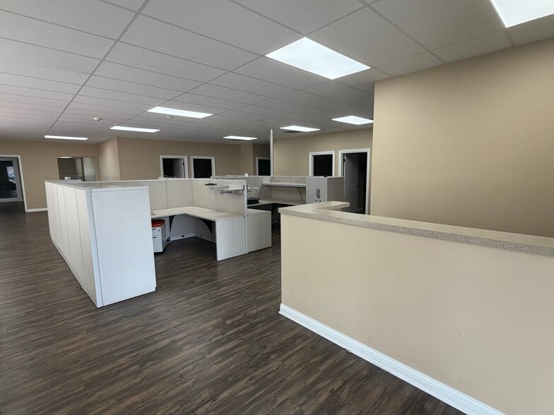 2021 W Lloyd Expy, Evansville, IN for lease - Building Photo - Image 2 of 9