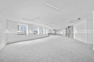 Office in Puteaux for lease Interior Photo- Image 2 of 2