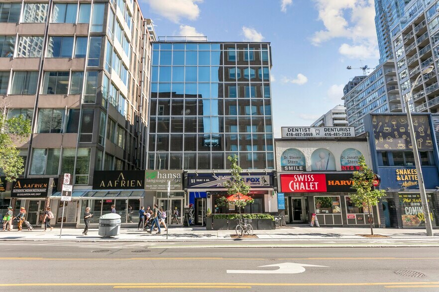 51 Eglinton Ave E, Toronto, ON à vendre - Photo du bâtiment - Image 2 de 2