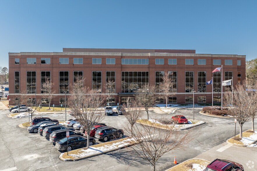 4840 Cox Rd, Glen Allen, VA à louer - Photo du bâtiment - Image 2 de 4