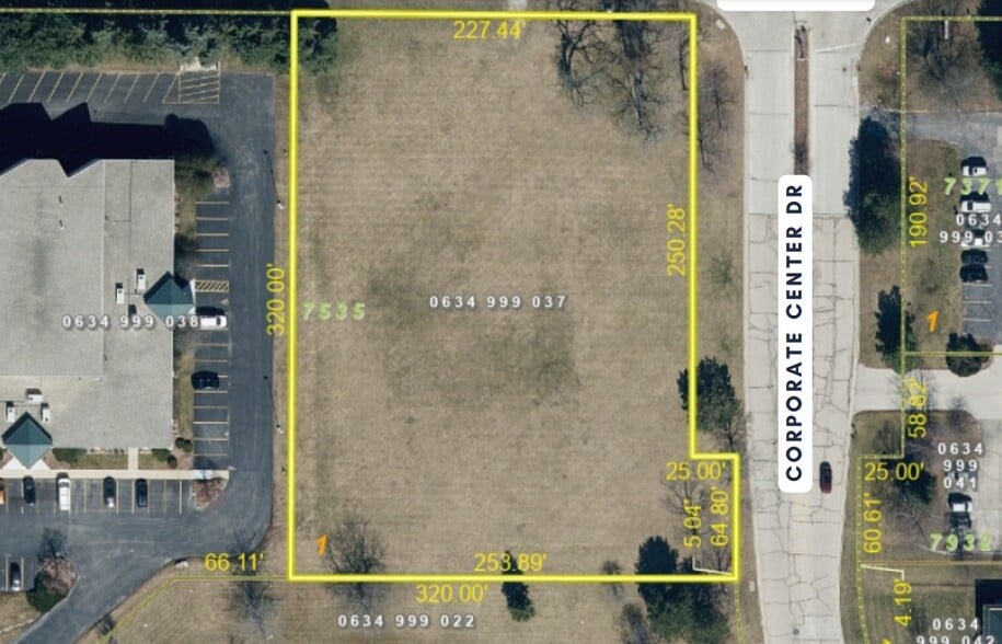 1270 Corporate Center Dr, Oconomowoc, WI for sale - Primary Photo - Image 1 of 2