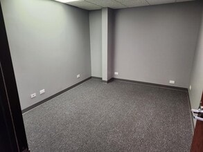 426 S Westgate St, Addison, IL for lease Interior Photo- Image 2 of 2