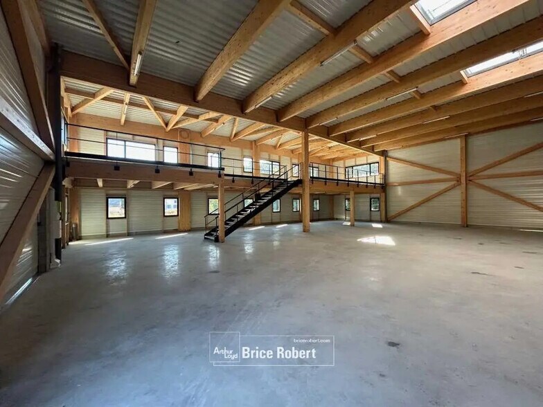 Flex dans Tarare à louer - Photo du bâtiment - Image 2 de 12