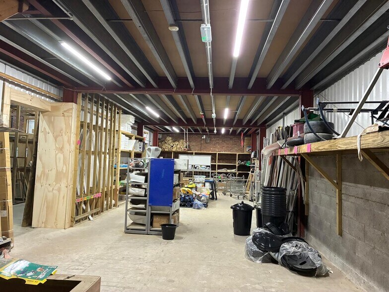 Village Farm Industrial Estate, Pyle à vendre - Photo du bâtiment - Image 2 de 8