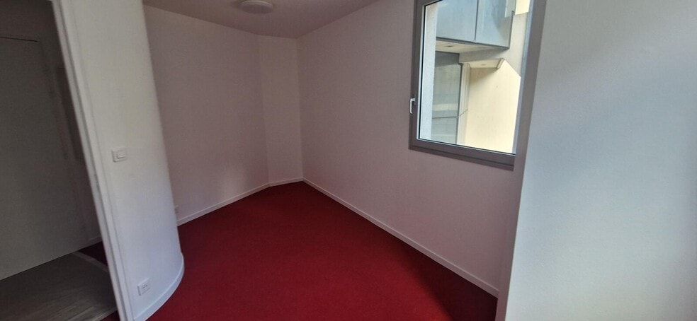Office in Rennes for lease - Interior Photo - Image 2 of 7