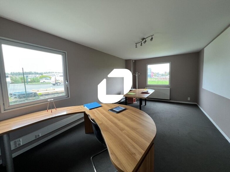 Flex in Hallennes-lez-Haubourdin for lease - Interior Photo - Image 3 of 9