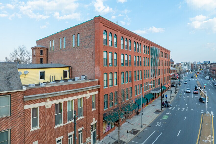 2067 Massachusetts Ave, Cambridge, MA à louer - Photo du bâtiment - Image 2 de 5