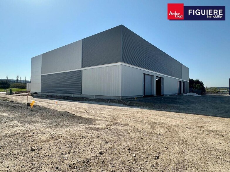 Local d'activités dans Marignane à vendre - Photo du bâtiment - Image 3 de 18