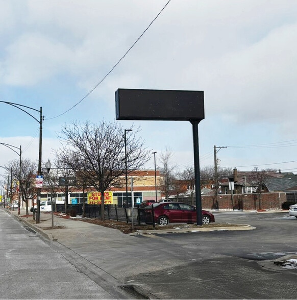 2223 N Cicero Ave, Chicago, IL for lease - Building Photo - Image 2 of 4