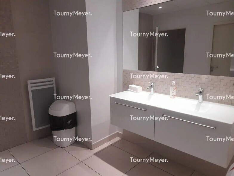 Office in Rennes for lease - Interior Photo - Image 3 of 10