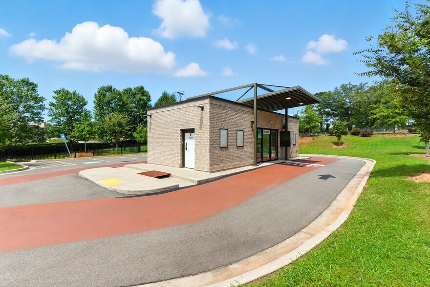 4240 Hickory Flat Hwy, Canton, GA à vendre - Photo du bâtiment - Image 2 de 30