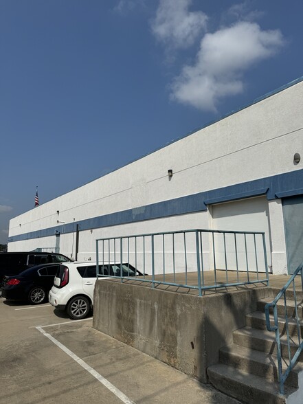 2223 Colorado Blvd, Denton, TX for lease - Building Photo - Image 3 of 7