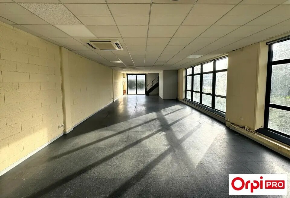Flex in Les Ulis for lease Interior Photo- Image 1 of 7