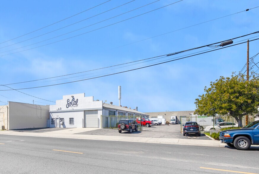 13101-13105 Yukon Ave, Hawthorne, CA for sale - Building Photo - Image 2 of 3