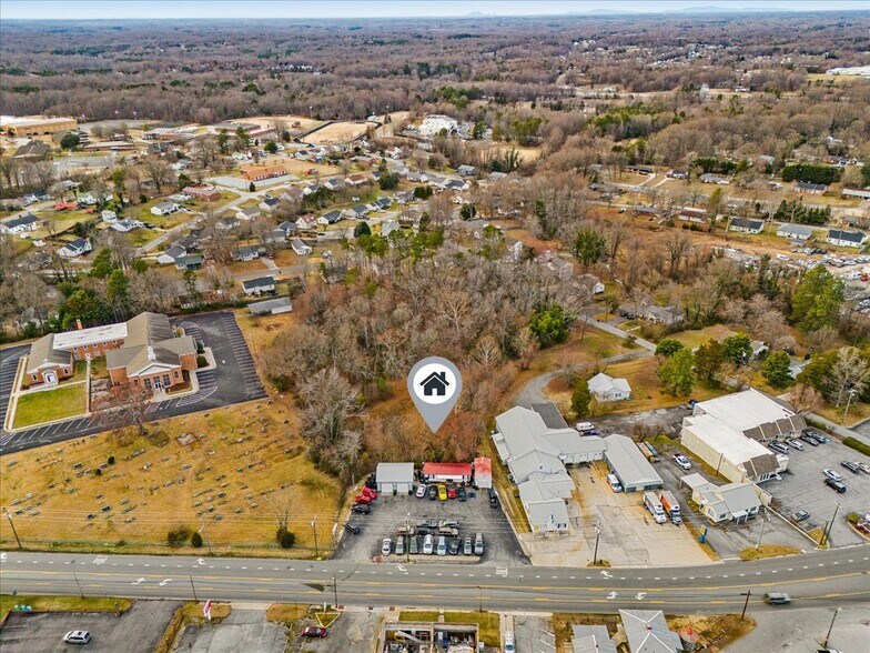 620 National Hwy, Thomasville, NC à vendre - Photo du bâtiment - Image 3 de 25