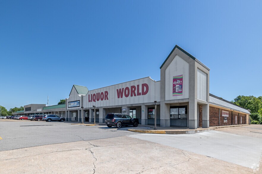 3340 N College Ave, Fayetteville, AR à louer - Photo du bâtiment - Image 2 de 3