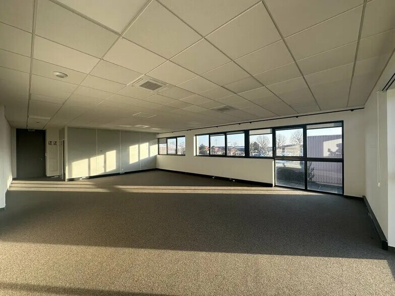 Office in OBERNAI for lease - Interior Photo - Image 3 of 6