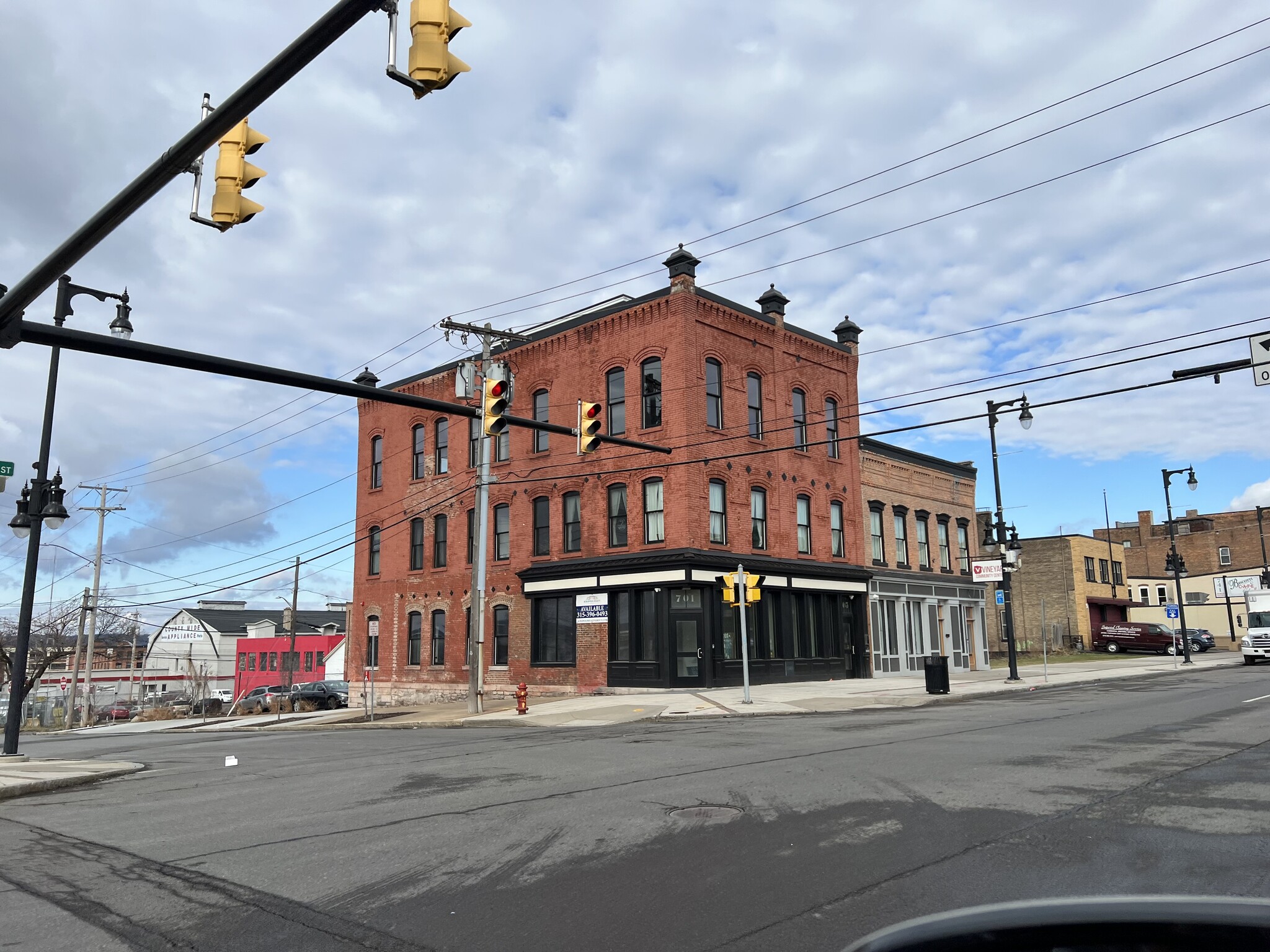 701 N Salina St, Syracuse, NY à vendre Photo du bâtiment- Image 1 de 1