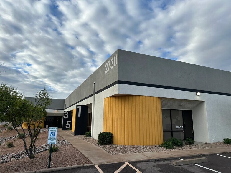 2740 S Hardy Dr, Tempe, AZ à louer - Photo du bâtiment - Image 2 de 8