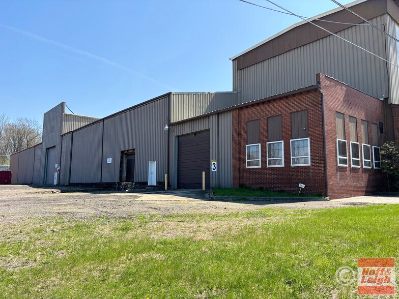 225 Wetmore Ave SE, Massillon, OH à louer - Photo du bâtiment - Image 3 de 6
