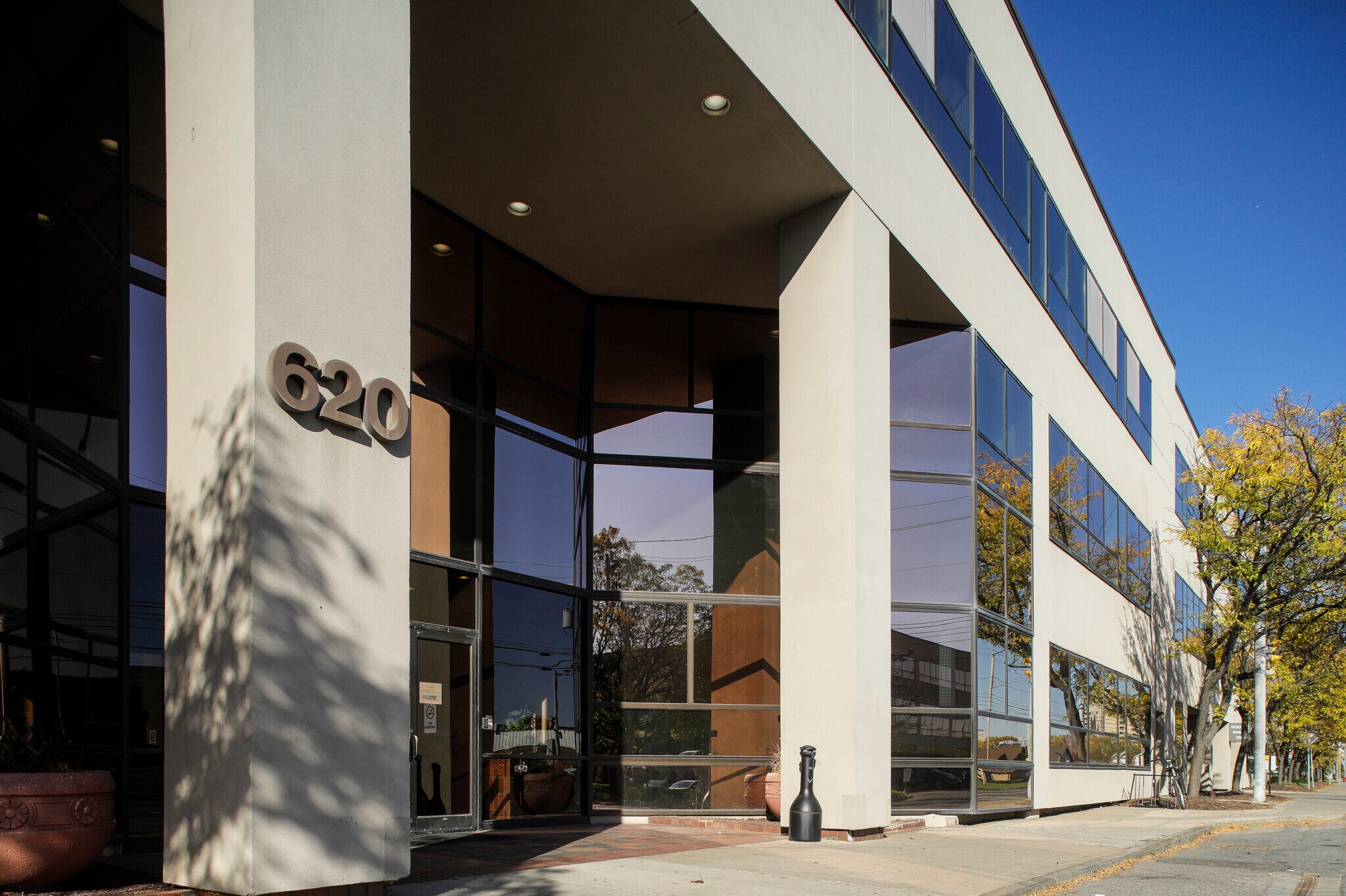 620 W Erie Blvd, Syracuse, NY à louer Photo du bâtiment- Image 1 de 11