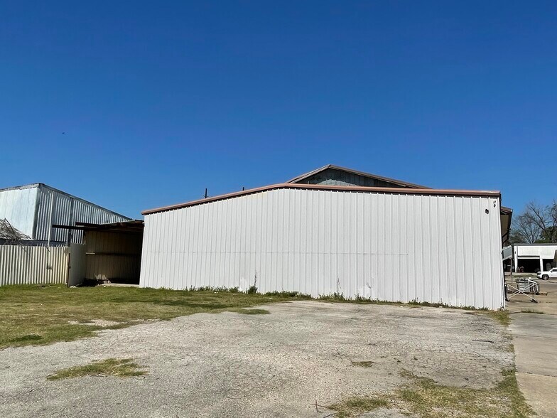 5219 Main portefeuille de 2 propriétés à vendre sur LoopNet.ca - Photo du bâtiment - Image 3 de 10