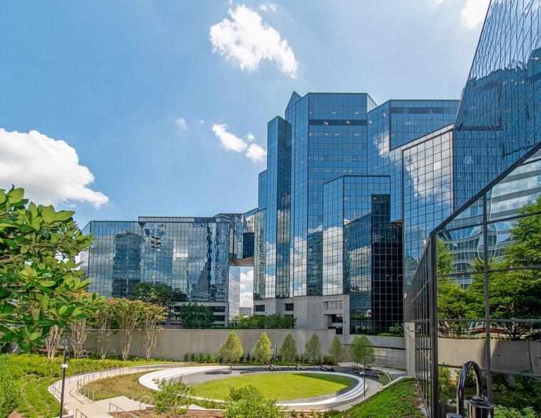 3333 Peachtree Rd Ne, Atlanta, GA for lease - Building Photo - Image 3 of 6