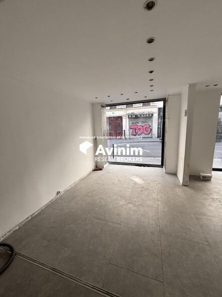 Retail in Paris for lease - Interior Photo - Image 2 of 3
