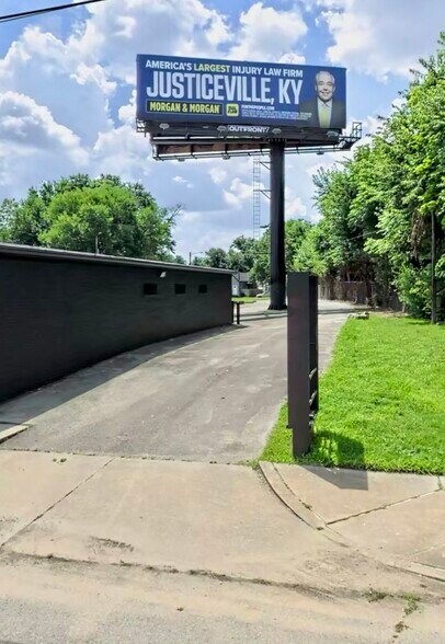 330 E Oak St, Louisville, KY à vendre - Photo du bâtiment - Image 2 de 24