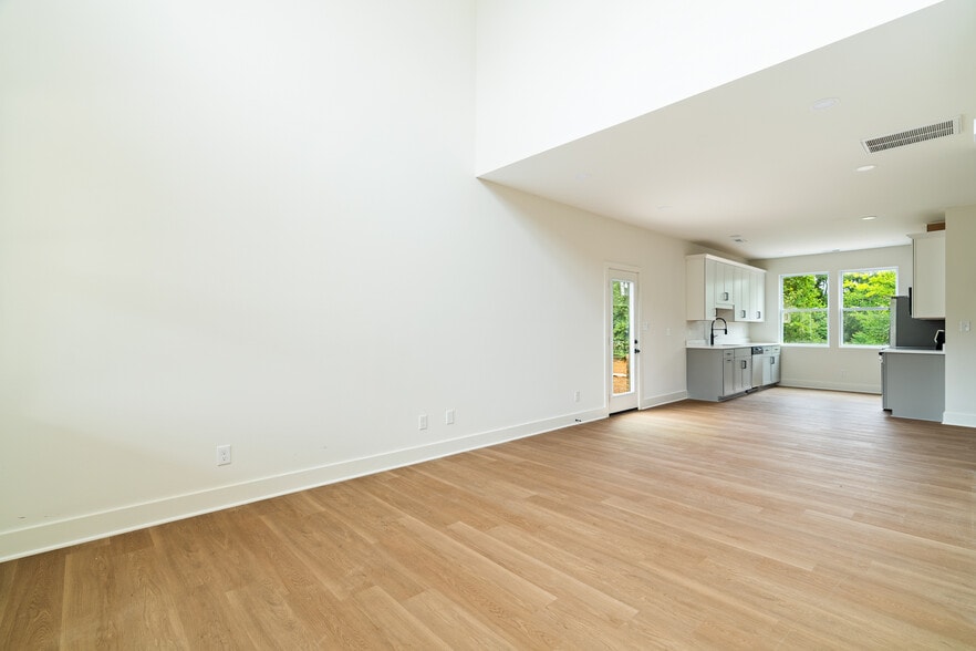 2636 White Plns Wy, Knoxville, TN for sale - Building Photo - Image 3 of 11