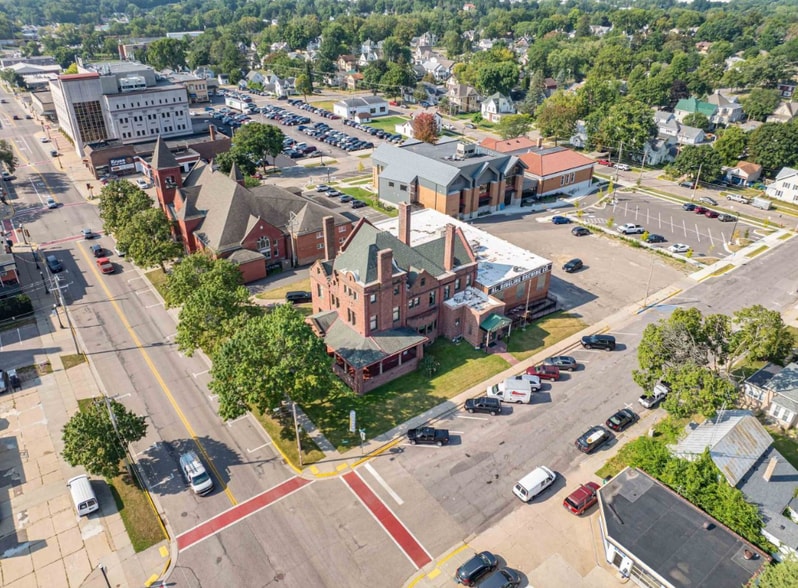 623 Broadway St, Baraboo, WI for sale - Aerial - Image 3 of 43