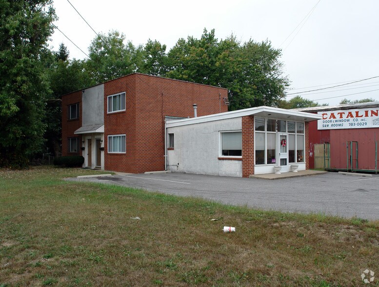 5+ Unit portefeuille de 2 propriétés à vendre sur LoopNet.ca - Photo principale - Image 2 de 2
