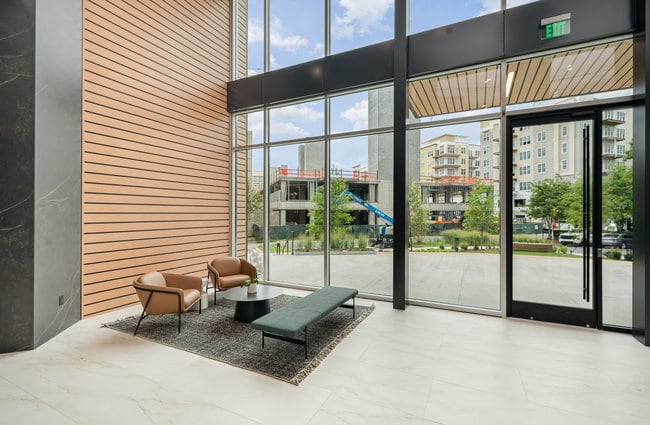 6100 Fairview Rd, Charlotte, NC à louer - Photo du bâtiment - Image 2 de 10